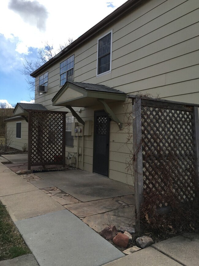 Building Photo - Lovely 2 bed 1 Bath Townhome in park-like setting in Boulder. - Available July 6th!