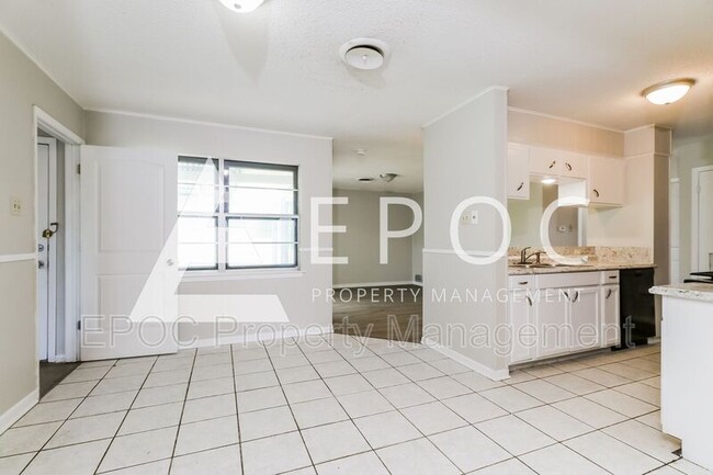 Building Photo - 1101 Swope Dr