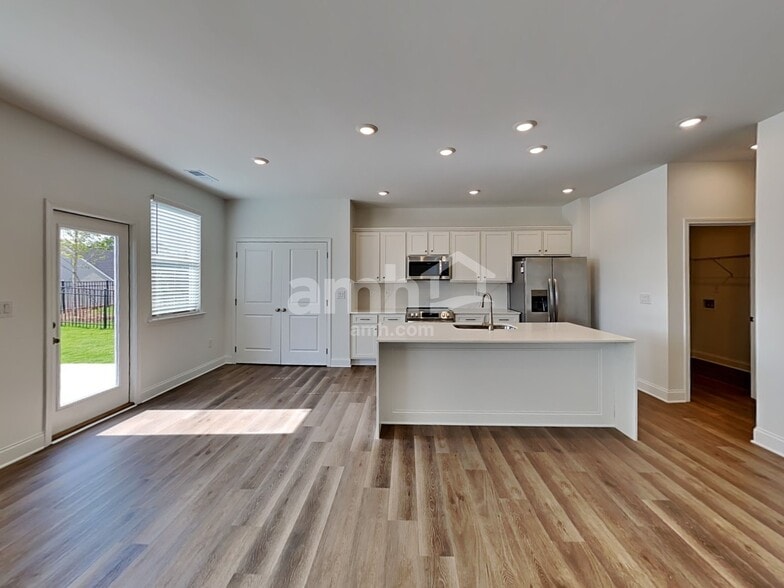 Building Photo - 1048 Highland Walk