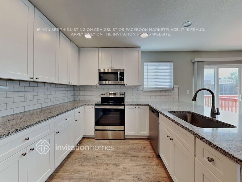 Building Photo - 8151 Meadowcrest Dr