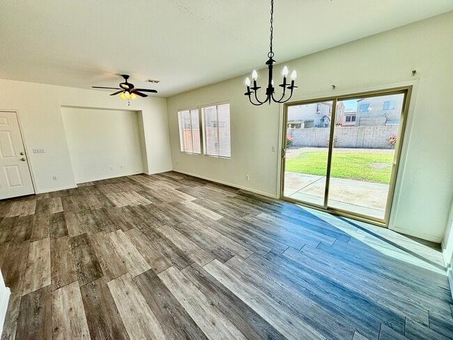 Building Photo - 3018 W Sands Dr