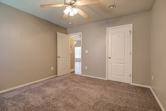 Building Photo - Spacious 4-Bedroom Home with Modern Upgrad...