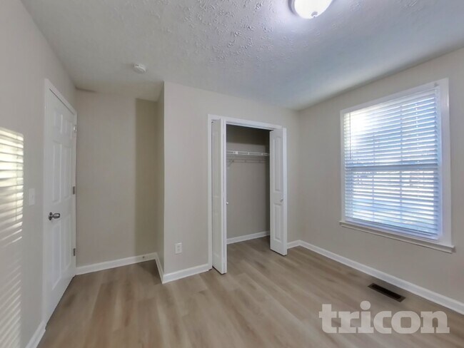 Building Photo - 3009 Blackwood Dr