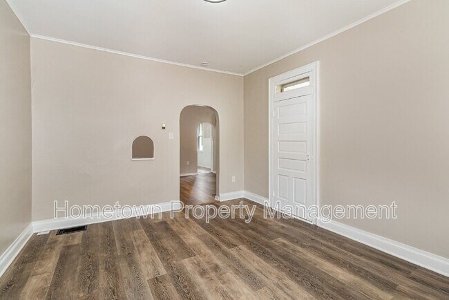 Building Photo - 303 Ridge Ave