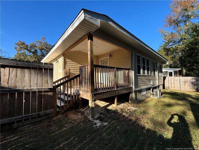 Building Photo - 931 Fleetwood Dr