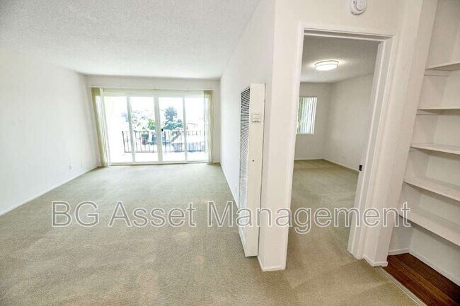 Building Photo - 480 Crescent St