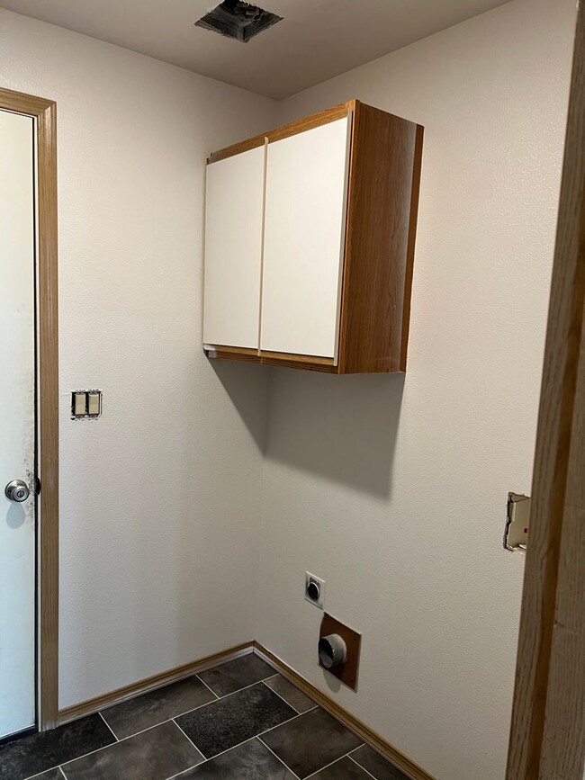 Building Photo - Nice Duplex in SW Redmond