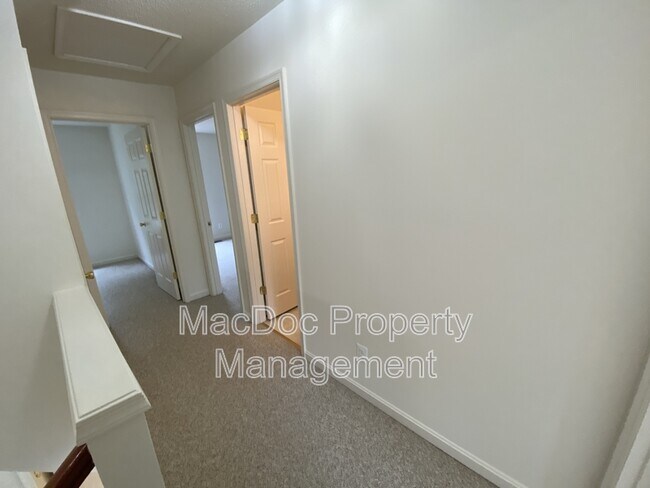 Building Photo - 106 Batley Ct