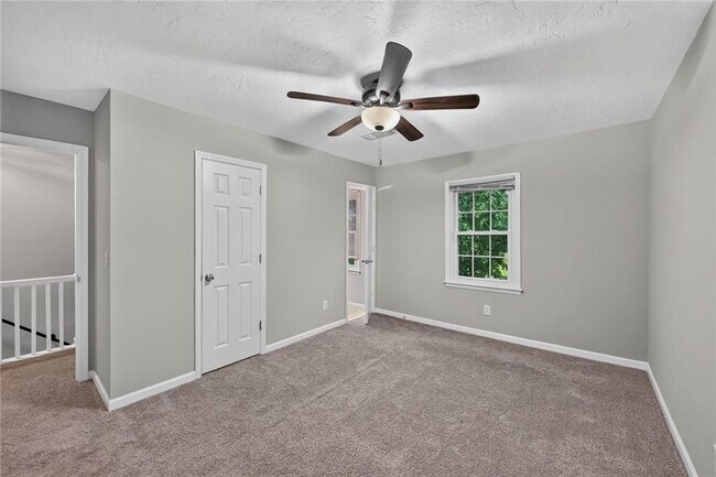 Building Photo - 226 High Creek Dr