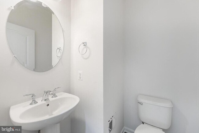 Building Photo - 43190 Loudoun Reserve Dr