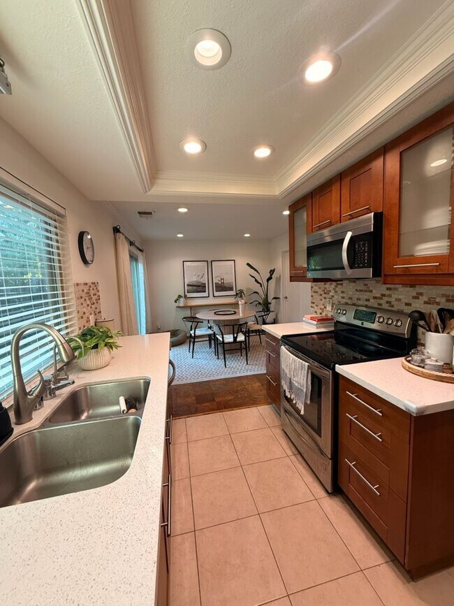 Building Photo - Welcome to this beautiful townhouse located in Walnut Creek-Countrywood 3 bedroom 2.5 Bath