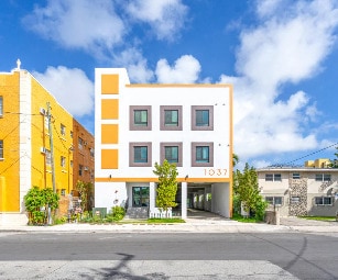 Building Photo - Pura Vida