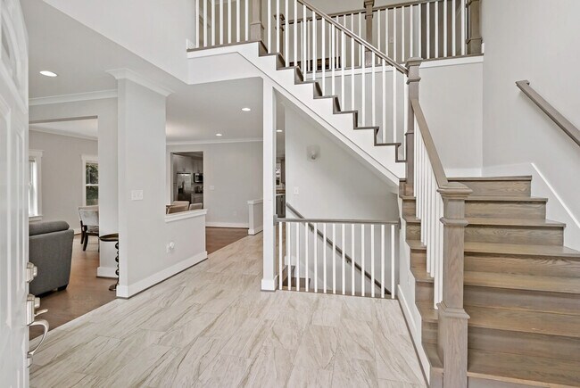Building Photo - 5804 Poplar Ln