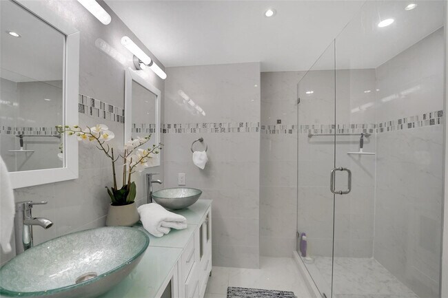 Building Photo - 3430 Galt Ocean Dr