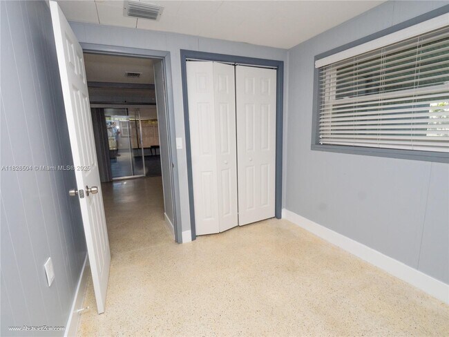 Building Photo - 3421 Cantrell