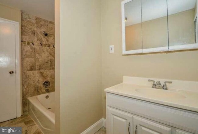 Building Photo - 4173 Apple St