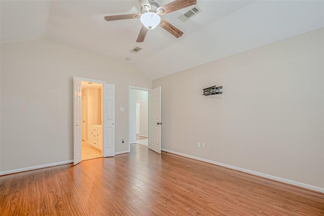 Building Photo - 7135 Woodland Oaks