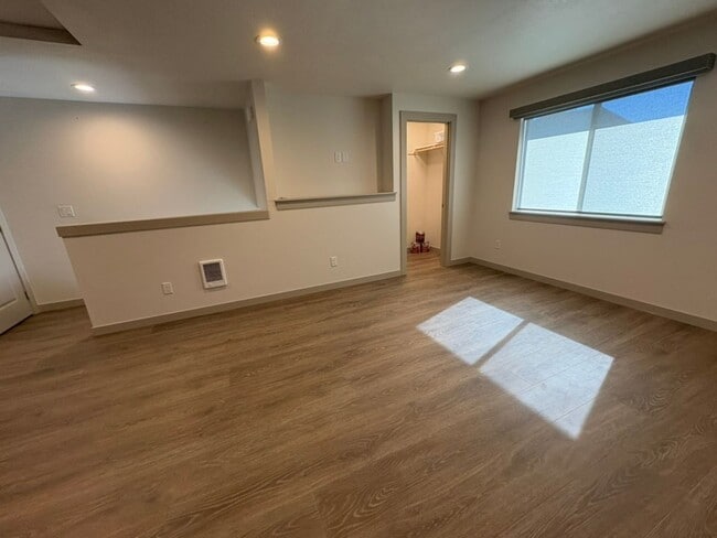 Building Photo - 16488 Carter Ct