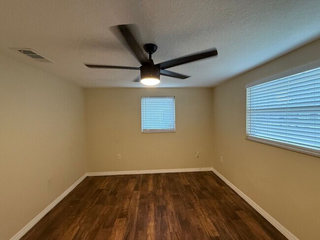 Building Photo - For Rent – Spacious 3-Bedroom Home in Jasm...