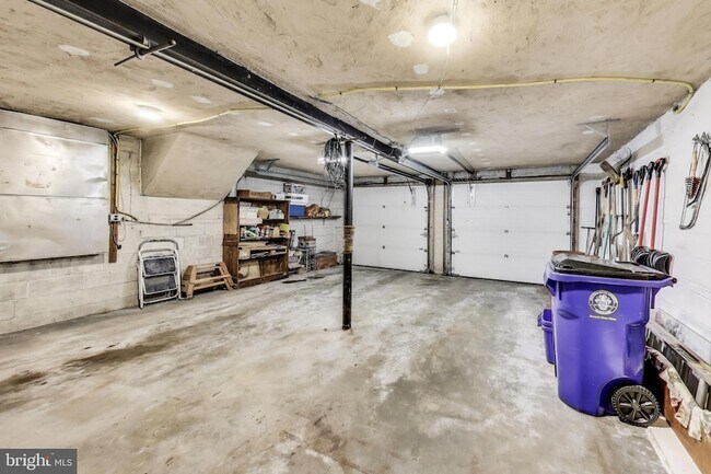 Building Photo - 9326 W Parkhill Dr