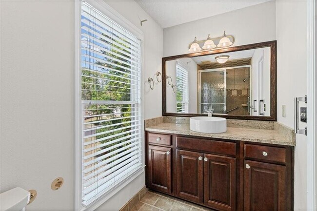 Building Photo - 2420 Castle Ln NE