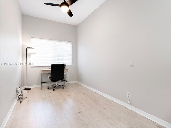 Building Photo - 835 NE 17th Way