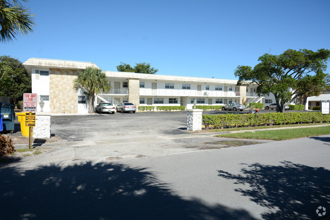 Primary Photo - Sabal Palm Apartments