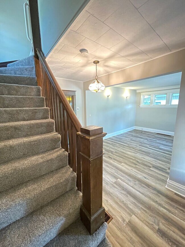 Building Photo - Available June 13th - 4 BED 2 BATH
