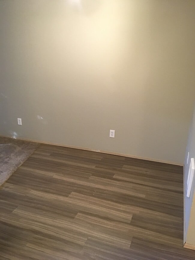 Building Photo - Orting 3bdr 1.5 bath Townhouse w/ garage