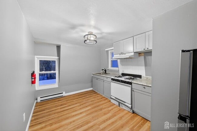 Building Photo - 194 High St