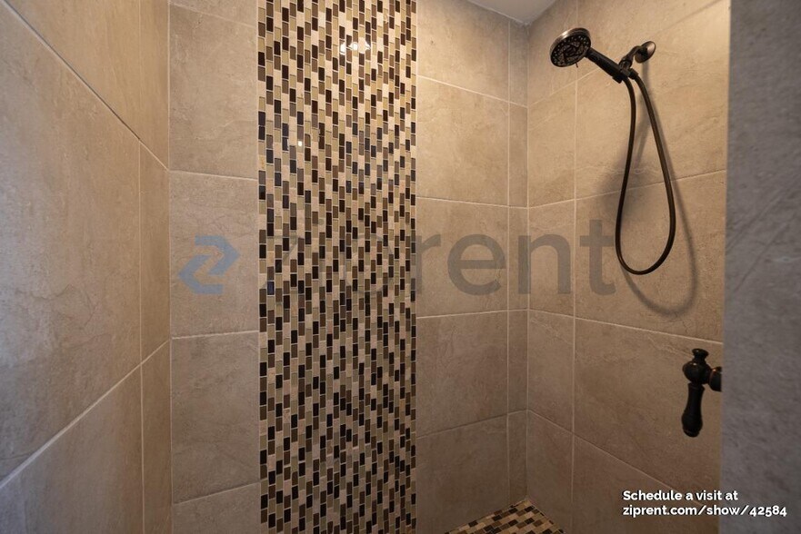 Building Photo - 13894 Paseo Zaldivar