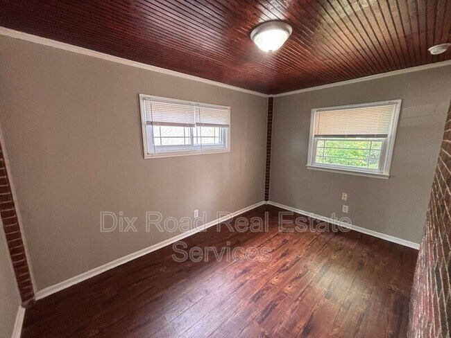 Building Photo - 2703 Roosevelt Blvd