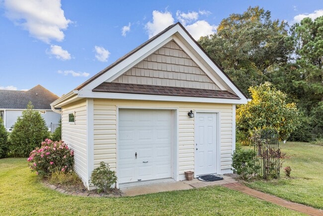 Building Photo - 202 Tidewater Dr