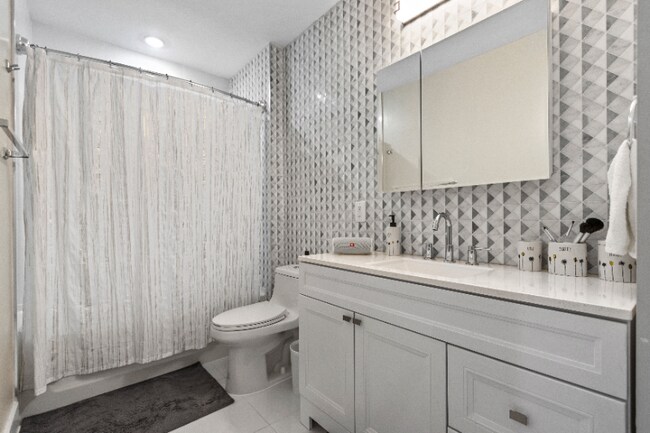Building Photo - 1638 K St NE