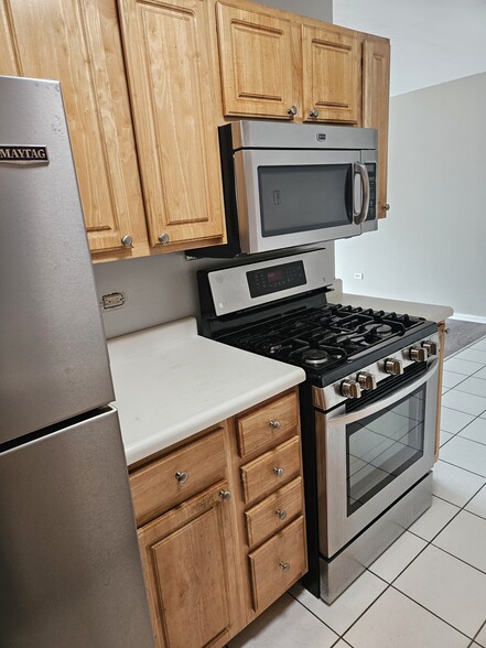 Building Photo - 655 Deepwoods Dr