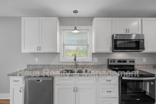 Building Photo - 7847 US-41