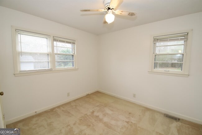 Building Photo - 121 Alton Dr