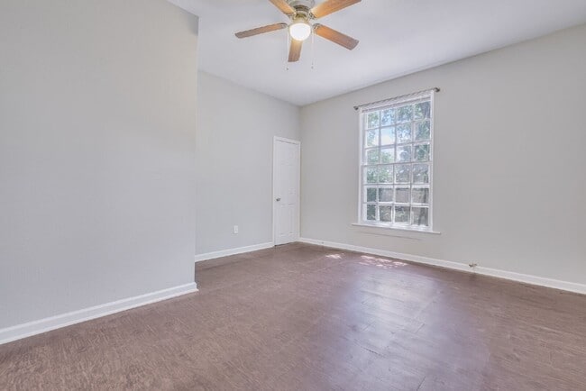 Building Photo - 107 Windsor Ct