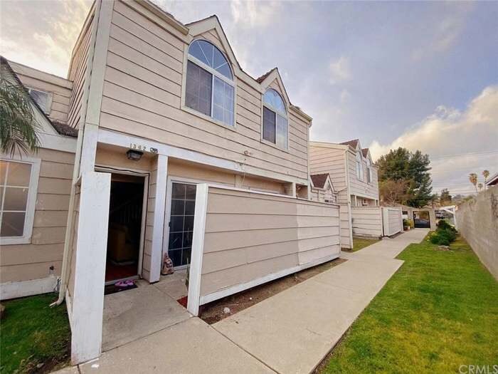 Building Photo - 1362 W Orange Grove Ave