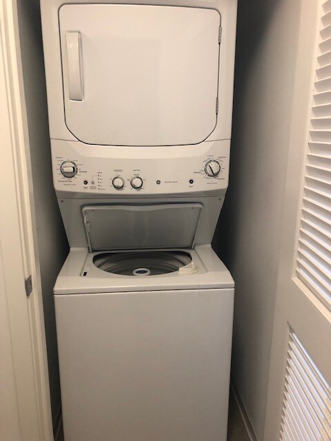 Building Photo - 61 W Superior St