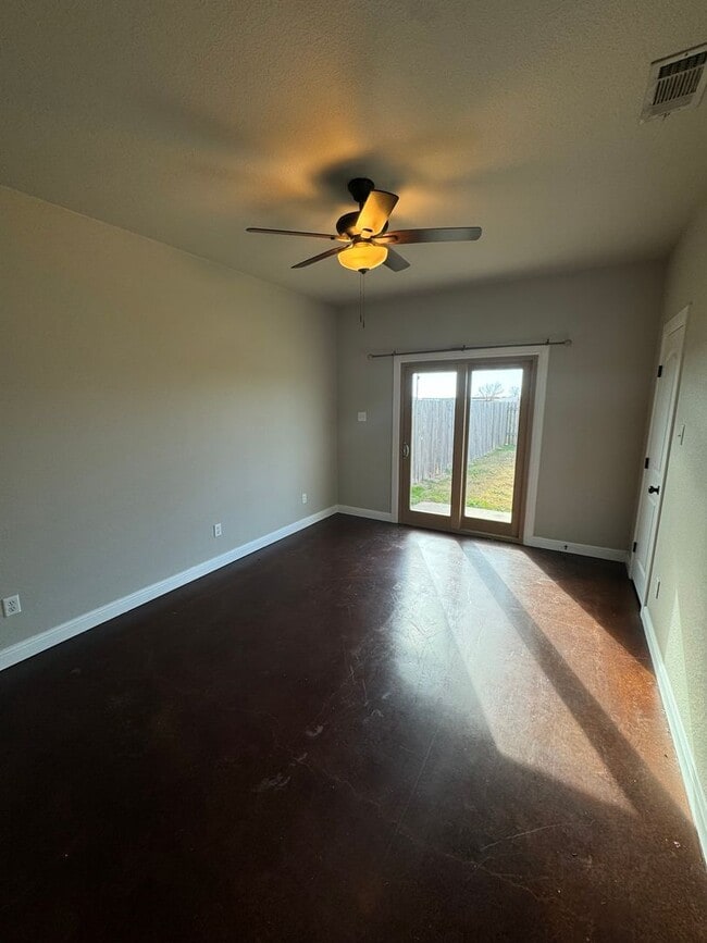 Building Photo - 211 Walker Ln