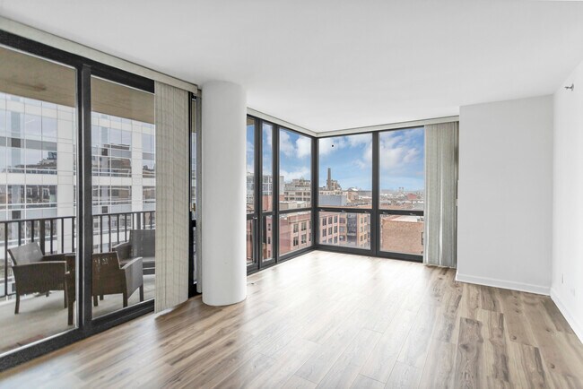 Building Photo - 210 S Desplaines St