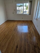 Building Photo - 1126 E Palmer Ave
