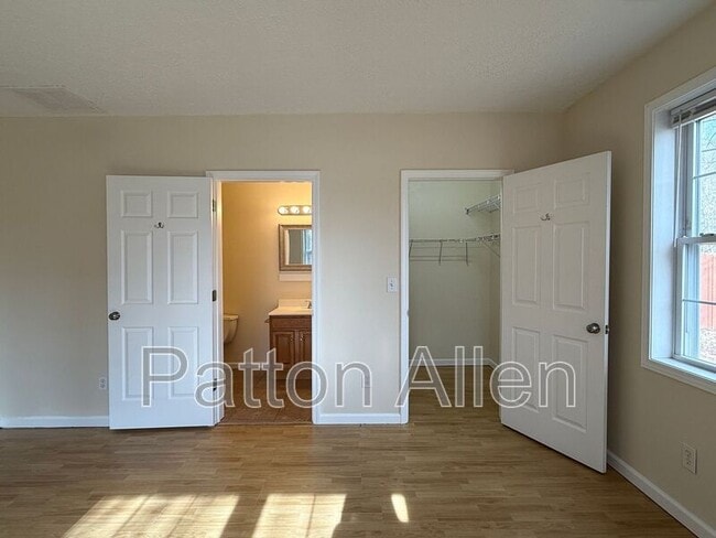 Building Photo - 2 Jenny St