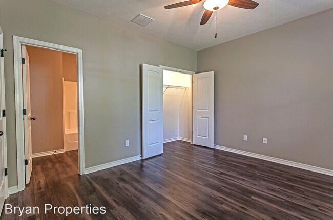 Building Photo - 3 br, 3 bath House - 1133 E. Loren