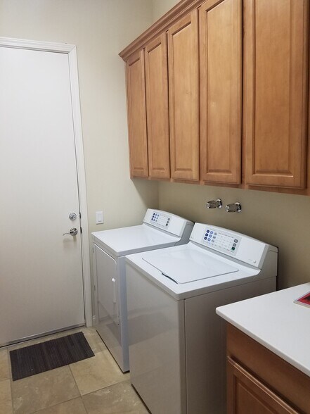 Laundry room - 40296 Calle Ebano