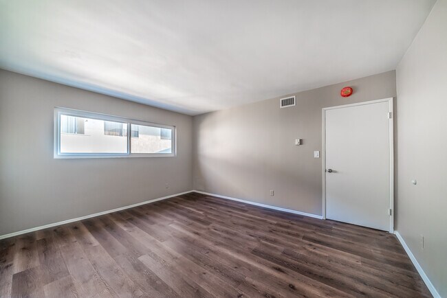 Building Photo - 5328 Newcastle Ave