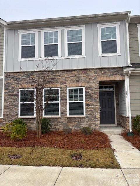 Building Photo - 306 Sagecroft Ln