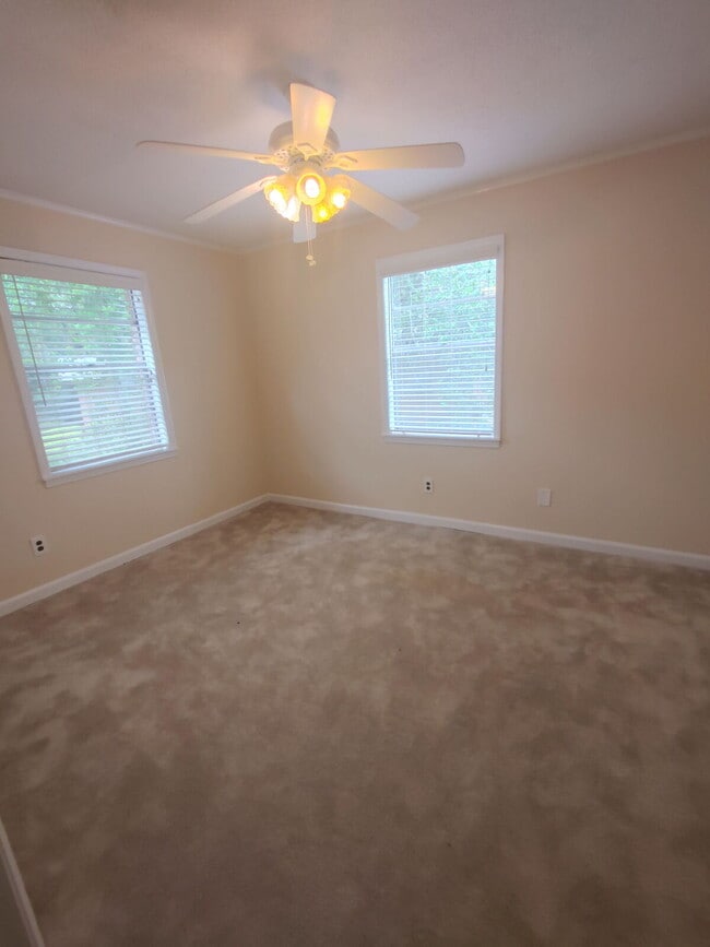 Building Photo - Beautiful 4Bd/2BA Right off Miccosukee Rd.