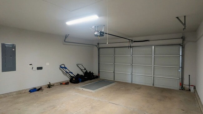 Building Photo - Spacious Yukon Home with Storm Shelter, 2-Car Garage & Fenced Yard!